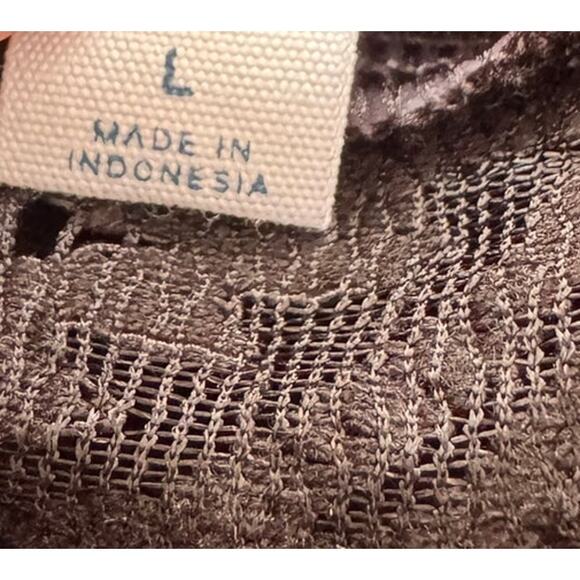 GAP Large Dress Black Bell Sleeve Straight with Lace - Picture 5 of 8